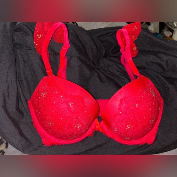Victoria's Secret Other - Victoria’s Secret push-up bra!
